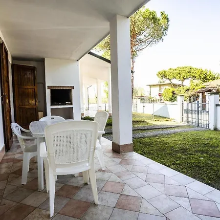 In Mit Terrasse, Grill Und Garten Lido di Volano
