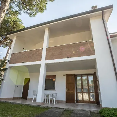 In Mit Terrasse, Grill Und Garten